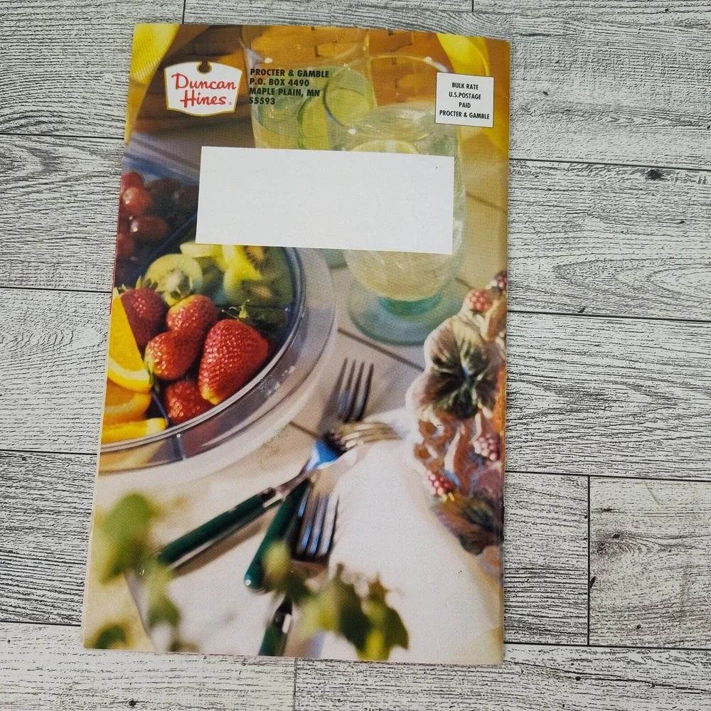 Duncan Hines Recipes and More Cookbook Booklet 1992 Baking Desserts Sweets‎